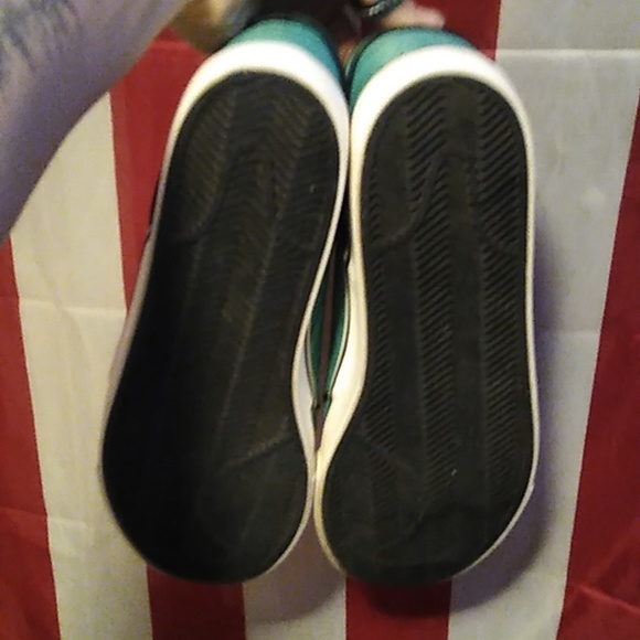 Nike Janosky - Picture 6 of 6